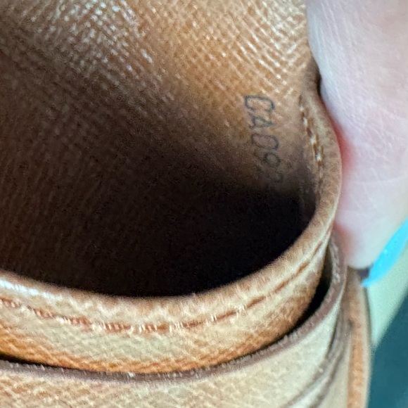 Louis Vuitton Cortes Credit Card Bifold Wallet - Picture 11 of 12